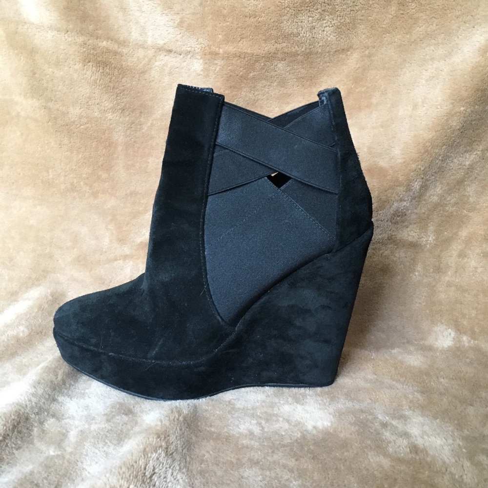 Stuart Weizmann Black Suede Hiyola Wedge Booties 7